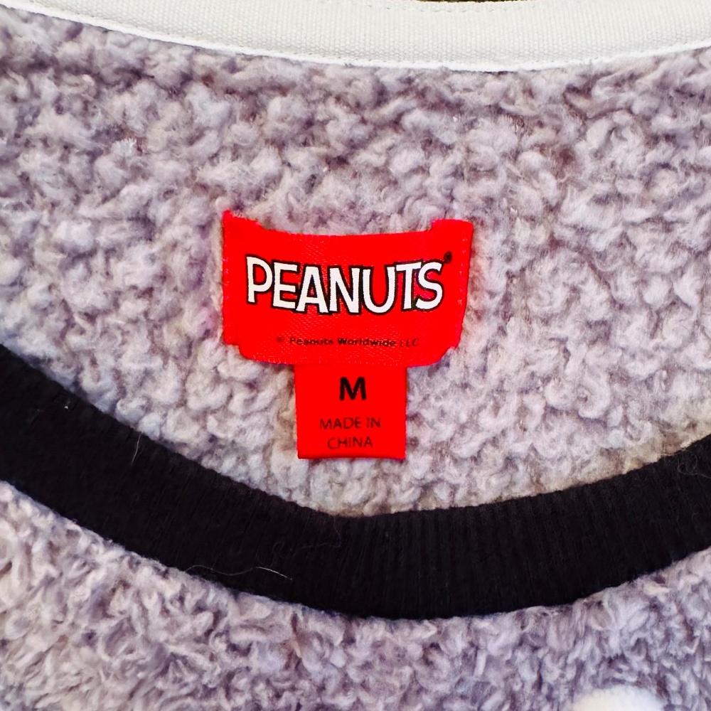 Peanuts Berber Fleece 'Let It Snow' Top (size M) - Picture 3 of 4